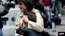 Prizor ispred škole "Vladislav Ribnikar" u Beogradu nakon pucnjave, 3. maj 2023.