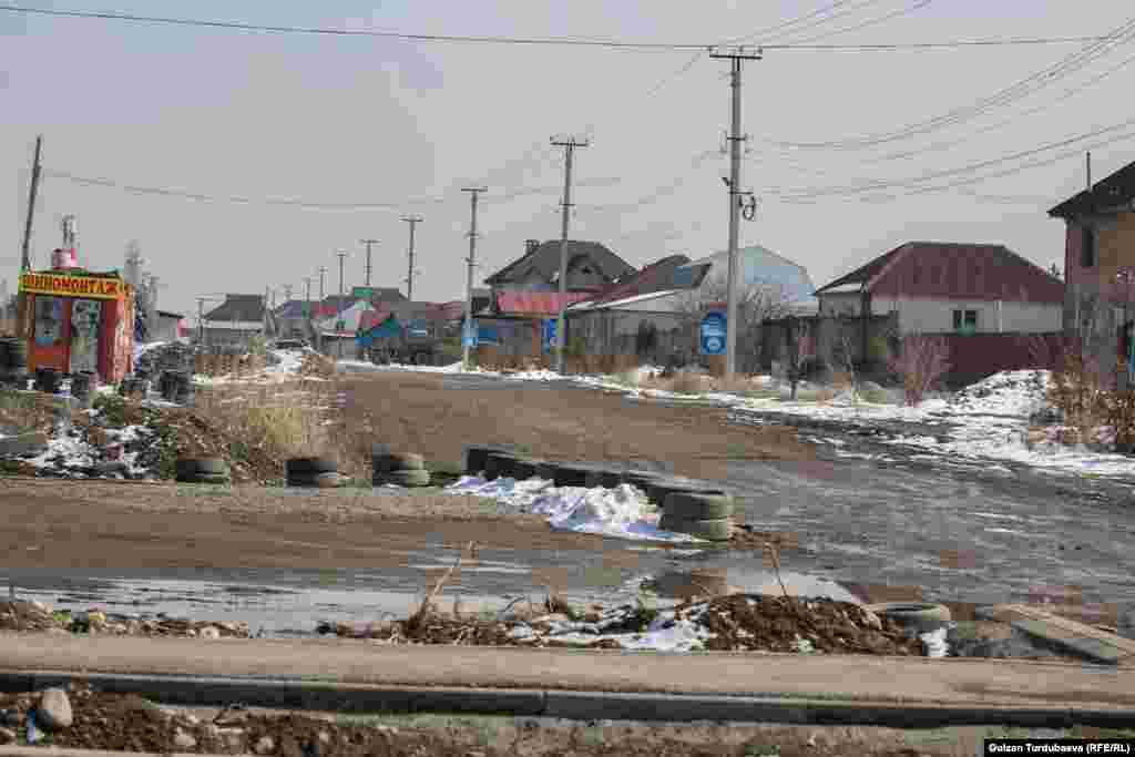 Башка конуштардай эле бул конушта жол көйгөйү курч.&nbsp;