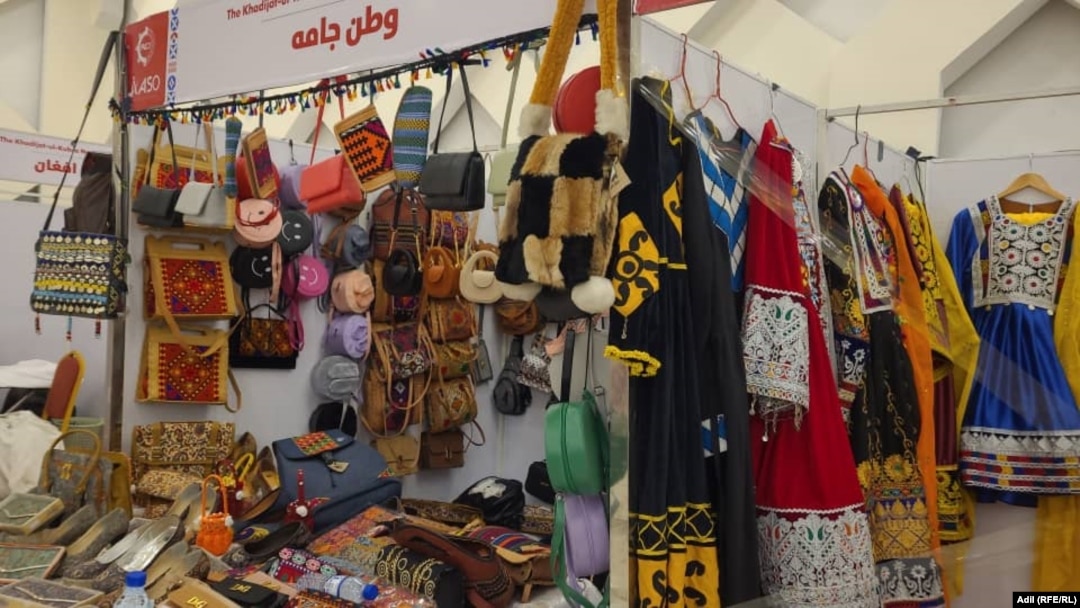 تصویر آرشیف: برخی از تولیدات صنایع دستی زنان افغانستان