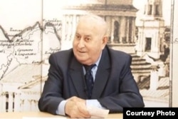 Bivši direktor škole Br- 52 u Uljanovsku Radi Šarkajev