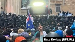 აქცია პარლამენტთან 