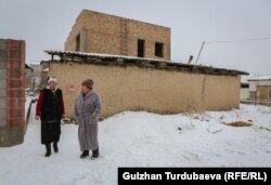 Бүбүайым Эсенбаева менен Нурбүбү Кенебаева дайыма катташып турушат.