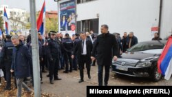 Ministar prometa i komunikacija BiH Edin Forto i ministar vanjskih poslova BiH Elmedin Konaković napuštaju prostorije SDP-a u Banjaluci, tokom protesta boraca protiv obilježavanja Dana državnosti BiH, 25. novembar 2023.