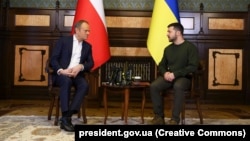 Володимир Зеленський і Дональд Туск розмовляли телефоном (архівне фото, січень 2024 року)