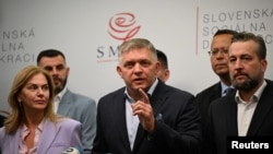 Az Orbán-szövetséges Fico győzött Szlovákiában, de a kormányalakítás még hozhat meglepetéseket 