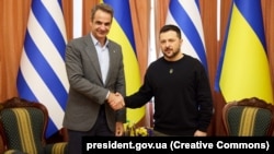 Президент України Володимир Зеленський і прем’єр-міністр Греції Кірьякос Міцотакіс (ліворуч). Одеса, 6 березня 2024 року 