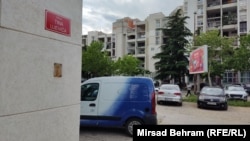 Ulica Vokića i Lorkovića, ministara u vladi tzv. Nezavisne države Hrvatske tokom Drugog svjetskog rata preimenovana je u ulicu Tina Ujevića, Mostar, 9. maj 2023. godine.