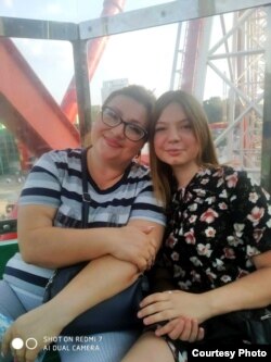 Дарина Сидоренко з мамою. Фото з особистого архіву родини