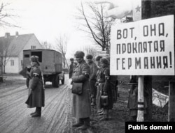 Советские солдаты на границе Германии, 1944