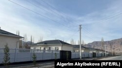 Чек ара жаңжалында талкаланып, кайра калыбына келтирилген үйлөр