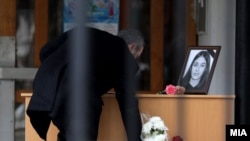 Građani odaju počast ubijenoj 14-godišnjoj devojčici iz Skoplja Vanji Đorčevski.