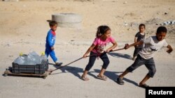 Rafahból is menekülnek a palesztinok, miután az izraeli csapatok légi és szárazföldi támadást indítottak