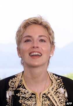 Шарън Стоун позира за фотографи на фотосесия за филма „The Mighty“, 21 май 1998 г.