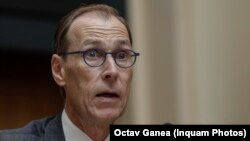 Șeful delegației FMI pentru România, Jan Kees Martijn, în conferința de presă susținută miercuri la sediul BNR. 