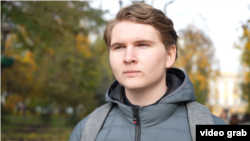 «Ну, якщо вдень, якщо десь надворі, то я йду в укриття. А так коли вдома, то ніяк не реагую»