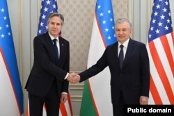 АКШнын мамлекеттик катчысы Энтони Блинкен жана Өзбекстандын президенти Шавкат Мирзиёев. Ташкент, 28-февраль, 2023-жыл.