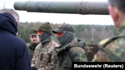 سربازان اوکراینی در هفته‌های اخیر در آلمان برای استفاده از تانک‌های لئوپارد۲ آموزش می‌دیدند