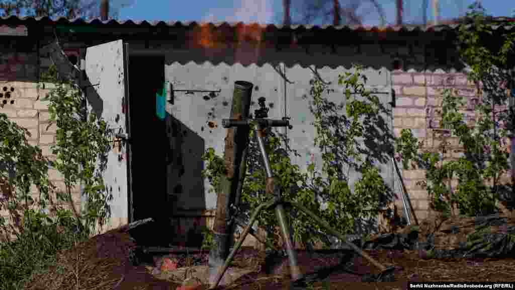 &laquo;Постріл&raquo;. Міна відправляється у бік цілі. Аеророзвідники корегують, туди летить ще кілька мін. І далі чекають наступної цілі.