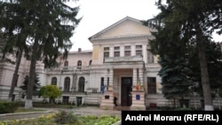 Blocul I de studii al Academiei de Muzică, Teatru și Arte Plastice din Chișinău este monument istoric.