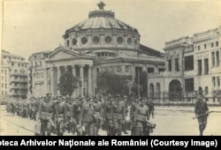 Coloană de ofițeri superiori germani prizonieri în București august 1944