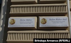 Doi laureați ai Premiului Nobel au învățat la Liceul Lenau: Herta Müller și Stefan Hell