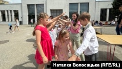 Copii refugiați ucraineni la Casa ucraineană din Varșovia, Polonia - 5 mai 2024.