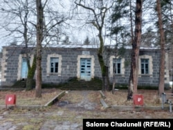 დაბა ცემის რკინიგზის სადგური კულტურული მემკვიდრეობის ძეგლია. სადგურის შენობის ფანჯრები ჩამტრეულია, კარი დაკეტილი.