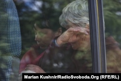 U Vovčansku se čuje kontinuirano granatiranje i mnogi stanovnici pokušavaju da što prije odu iz grada. Kažu da se plaše ne samo granatiranja, već i prijetnje od ponovne ruske okupacije.