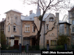 Колишня будівля генерального консульства СРСР у Львові на вулиці Набиляка, 22 (тепер вулиця Івана Котляревського, 27). Консульство було розташоване там з 1927-го до 1939 року