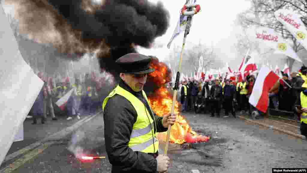 A lengyel gazdák március 6-án Varsóban tüntettek az EU Green Deal nevű intézkedéscsomagja és az ukrán élelmiszerek Lengyelországba történő vámmentes behozatala ellen