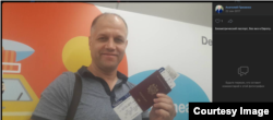 Anatoli Prizenco, afișând în 2017 o fotografie cu noul său pașaport moldovean însoțită de comentariul „Pașaport biometric, fără vize în Europa”