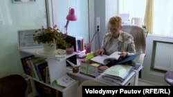 Людмила в кабінеті, де вона надає психологічну допомогу військовослужбовцям та їхнім сім'я