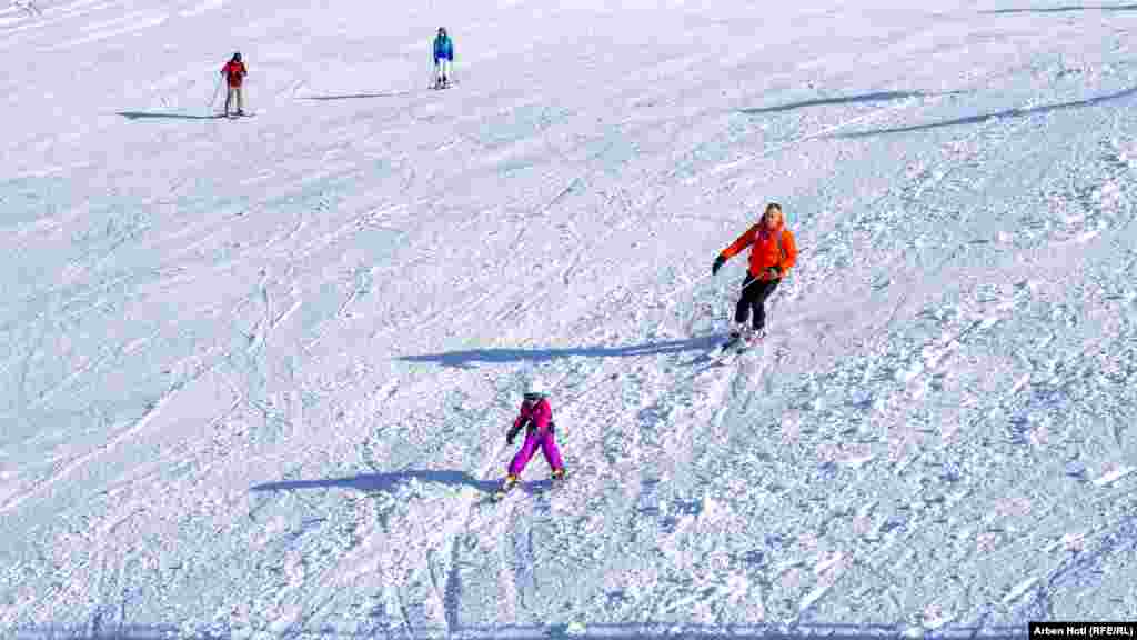 Vizitorët ishin të moshave të ndryshme.