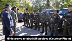 Ministar unutrašnjih poslova Bratislav Gašić sa policijom kod graničnog prelaza Reska sa Mađarskom, 30. oktobar 2023.