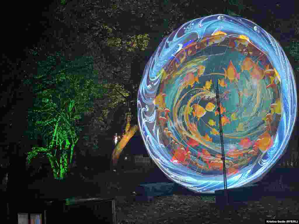 Simboli Zemaljskog muzeja BiH prikazani su u audio-vizualnom formatu.Posjetitelji mogu čuti zvukove koji se nalaze u prirodi.