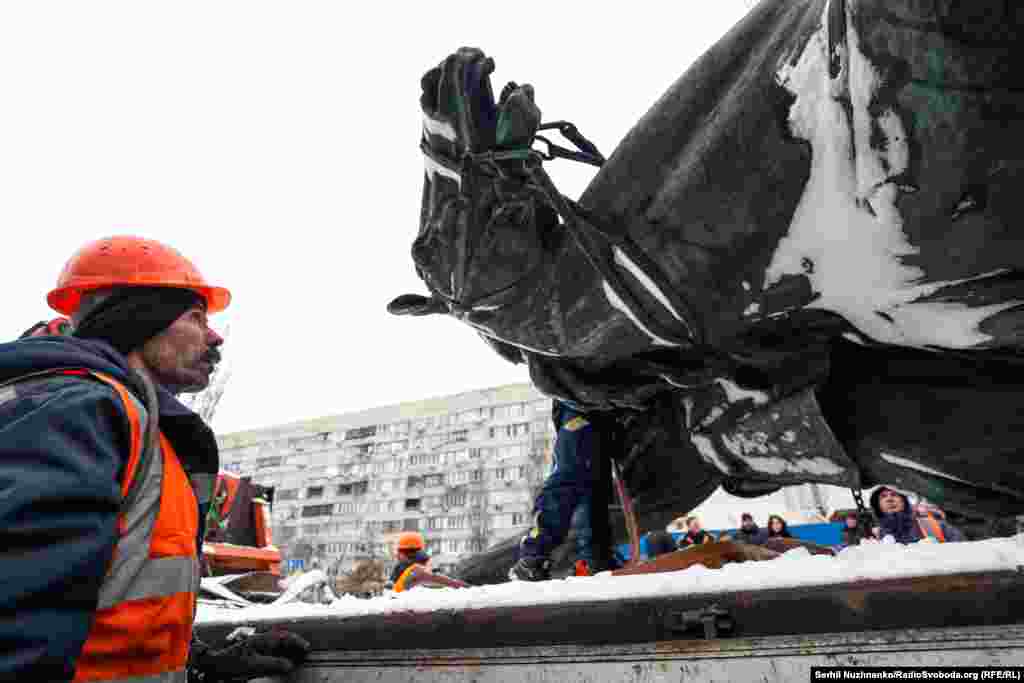 Демонтований монумент зберігатимуть у Державному музеї авіації України імені О. Антонова