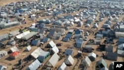 Слика од беспилотно летало која покажува илјадници шатори што ги користеле раселените луѓе во Рафа, јужниот дел на Појасот Газа. 29 декември 2023 година.