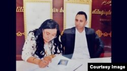 Кыргызстандык Зуура жолдошу Вейси Мерген менен.