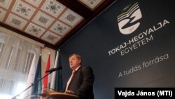 Stumpf István, a Miniszterelnökség egyetemi modellváltás koordinációjáért felelős kormánybiztosa beszédet Sárospatakon 2022. január 25-én