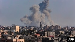 Чад над Кан Јунис во јужниот дел на Појасот Газа, 11 март 2024 година