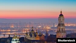 Pogled na Kijevsko-pečersku lavru, jedan od glavnih simbola Kijeva, 15. mart 2023.