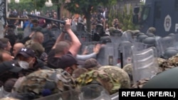 Sukob srpskih demonstranata i pripadnika KFOR-a u Opštini Zvečan na severu Kosova, 29. maj 2023.