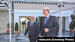 Presidenti i Serbisë, Aleksandar Vuçiq, dhe kryeministri i Maqedonisë së Veriut, Dimitar Kovaçevski.