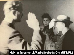 Омелян Антонович приймає присягу мігранта перед виїздом у США, 1949 рік, Мюнхен