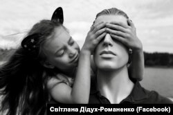 «Я не виправдовуюся, лиш показую, що користі від мене для України тут явно не менше, ніж якби я сиділа на своїх законних 64 квадратних метрах з депресією і панічними атаками і дивилася, як ідуть до біса 15 років моїх зусиль і роботи цілої команди людей, що рятувала мою дитину»