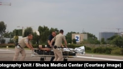 დაჭრილის გადაყვანა თელ-ავივის საავადმყოფოში.11 ოქტომბერი, 2023 წელი 