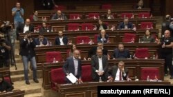  Parlamentul armean a votat marți aderarea la CPI. Decizia trebuie ratificată de președintele Armeniei, iar documentul este apoi depus la secretarul general al ONU. Decizia intră în vigoare la 60 de zile de la ratificare.