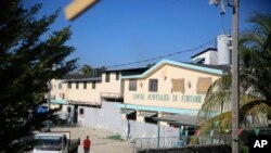 Ulaz u bolnički centar Fontaine u području Cite Soleil u Port-au-Princeu, Haiti, januar 2023.