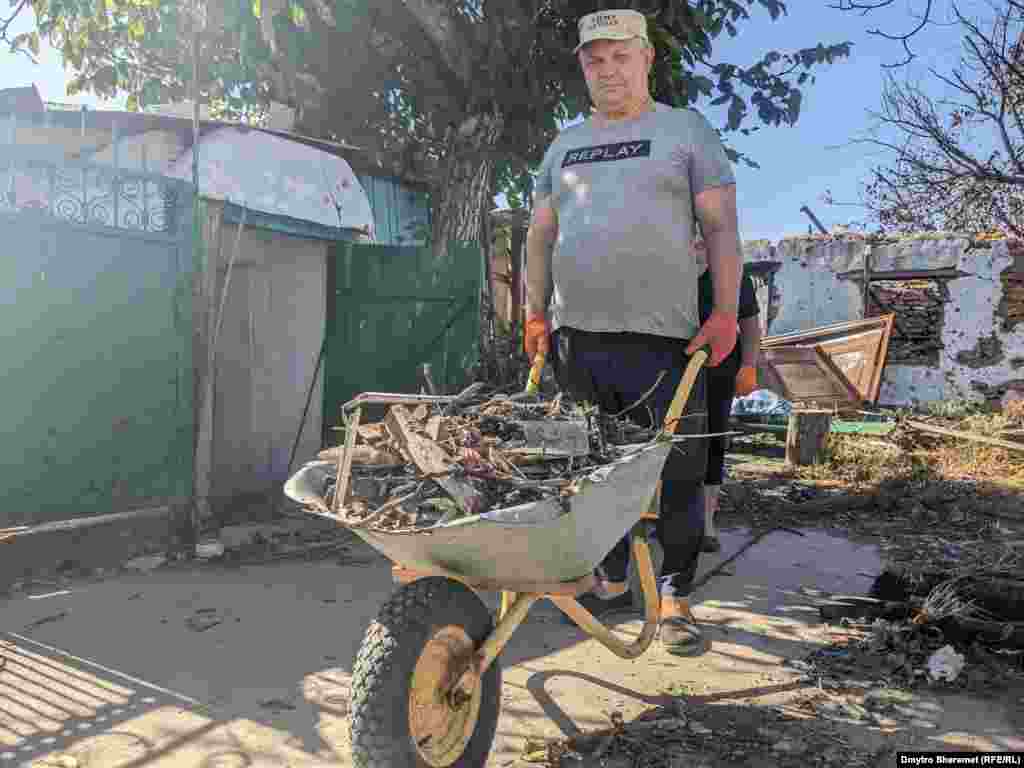 Вони повернулися до Благодатного, щоб самостійно відбудовувати свою хату