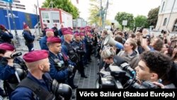 Itt még békés volt a tüntetés a TASZ jogásza szerint, de a rendőrség már ekkor feloszlatta